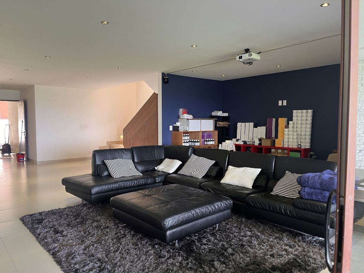 14 de 26: Salón de usos múltiples en la parte de abajo