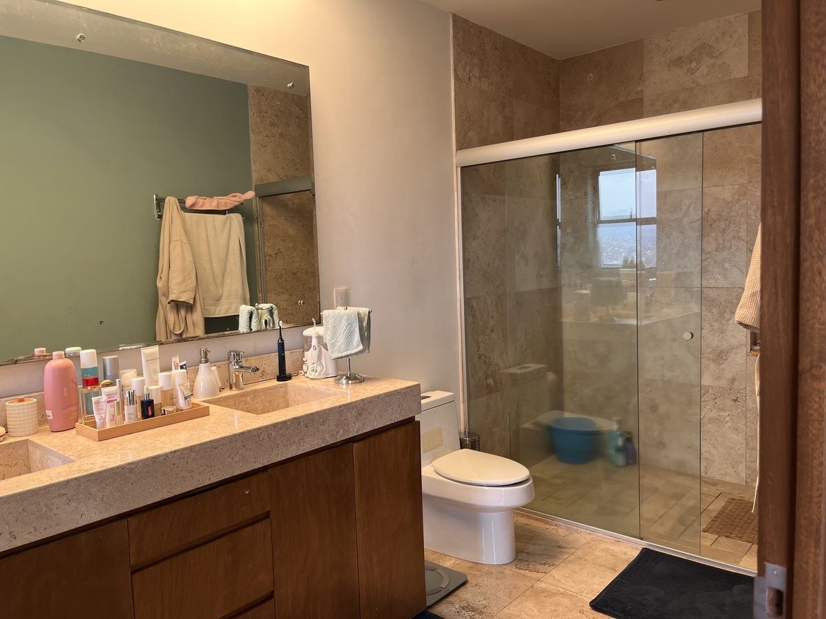 20 de 26: Baño recámara principal con 2 lavabos