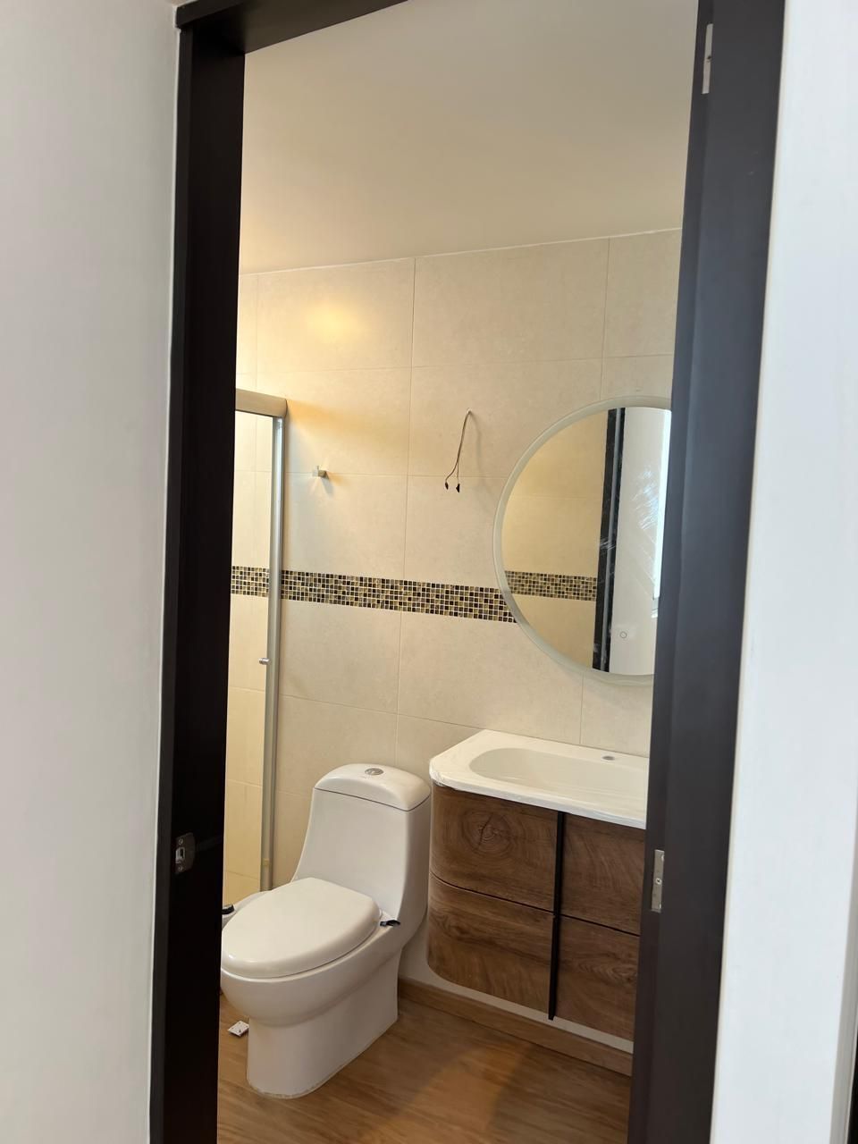 13 of 23: BAÑO DE LA PRINCIPAL
