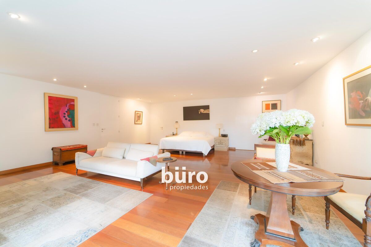 4 de 32: Dormitorio Principal con escritorio 2 baños y walkin clósets