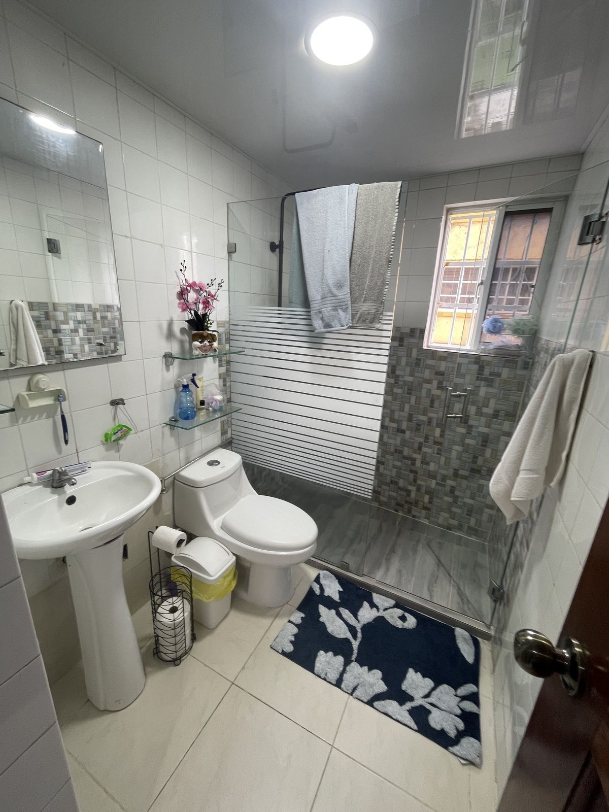 15 de 18: Baño compartido