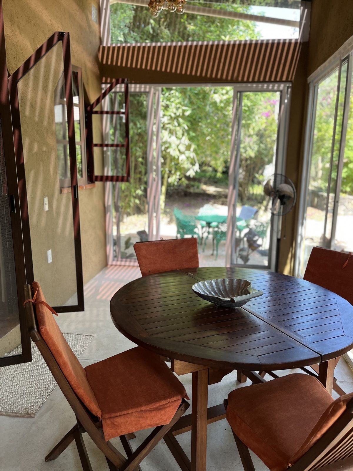 3 of 13: Comedor