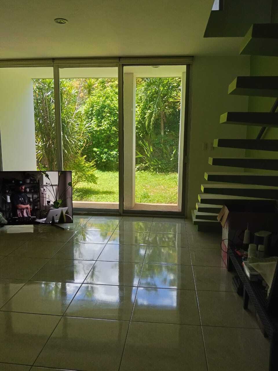 7 de 23: Estancia con vista a jardin y con acceso a alberca
