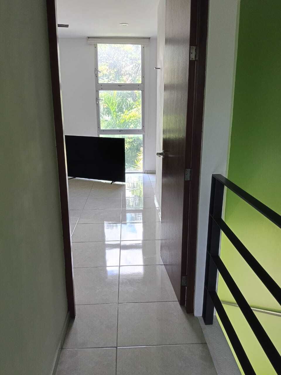 11 de 23: Pasillo entre ambas habitaciones