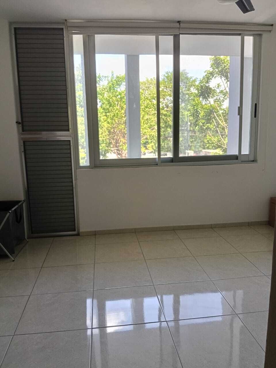 18 de 23: Recámara 1 con vista a estacionamiento