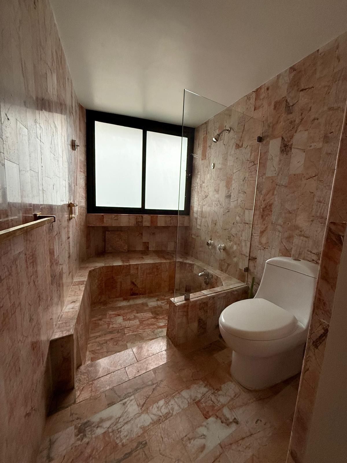 6 of 9: Baño