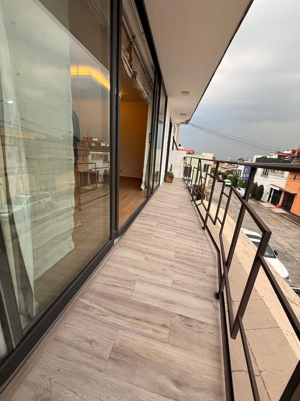 7 of 9: Balcon
