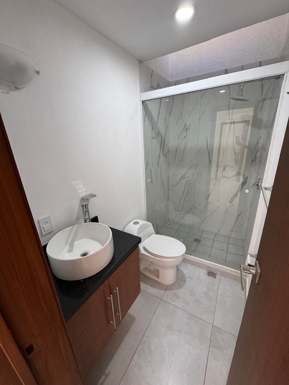 BAÑO TRES DE LAS HABITACIONES, foto 21 de 30