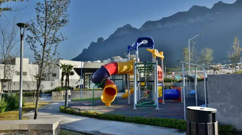 3 of 26: casas-en-venta-cumbres-novelia-residencial-area-de-juegos-1