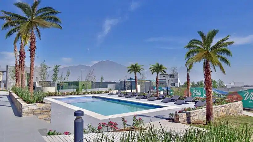 5 of 26: casas-en-venta-cumbres-novelia-residencial-alberca-vista