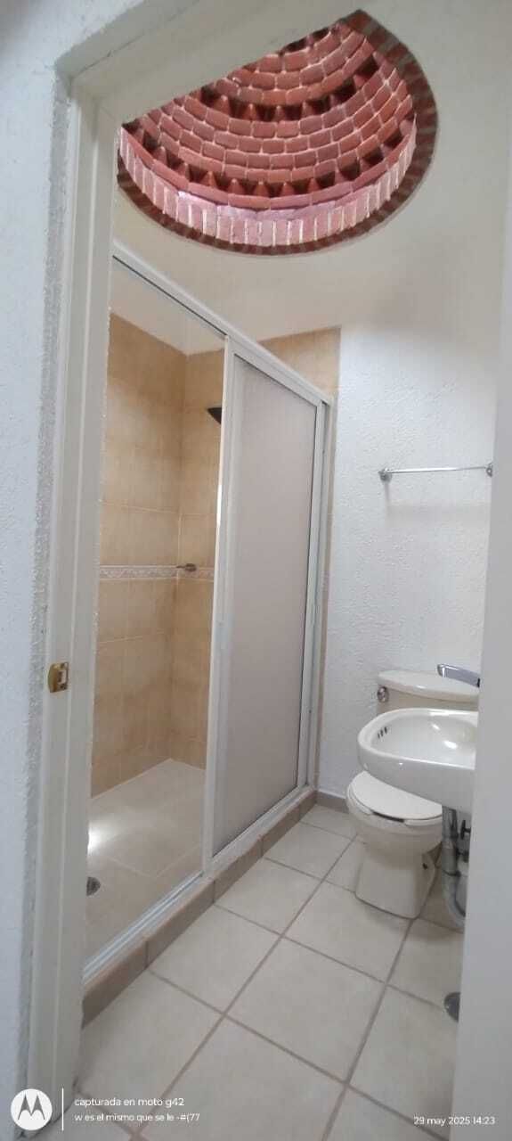 14 of 26: baño