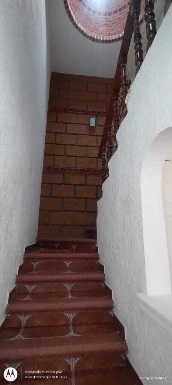 7 of 26: escalera