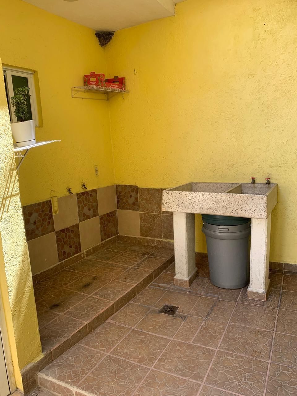 20 of 26: patio de servicio