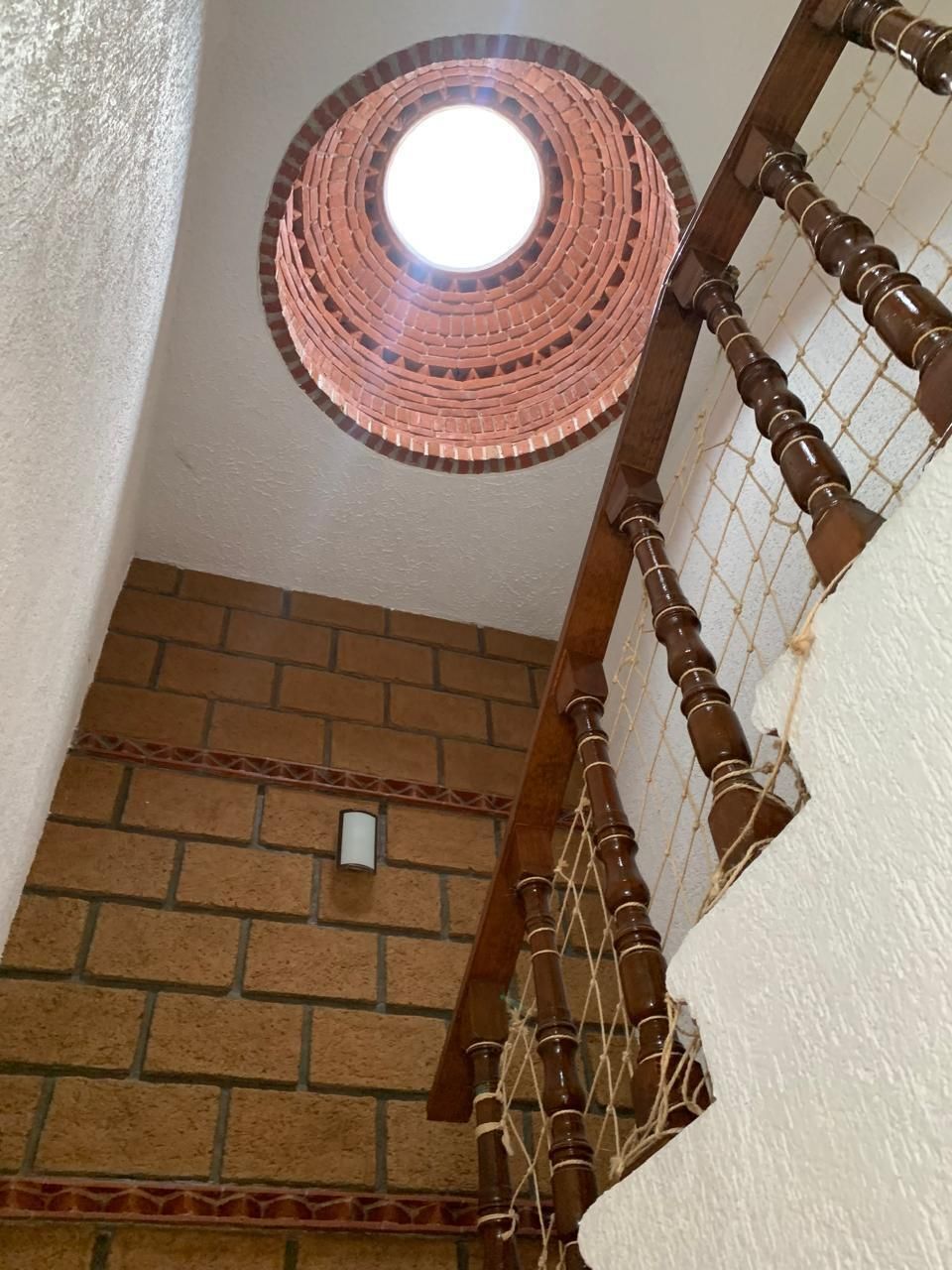 8 of 26: escalera