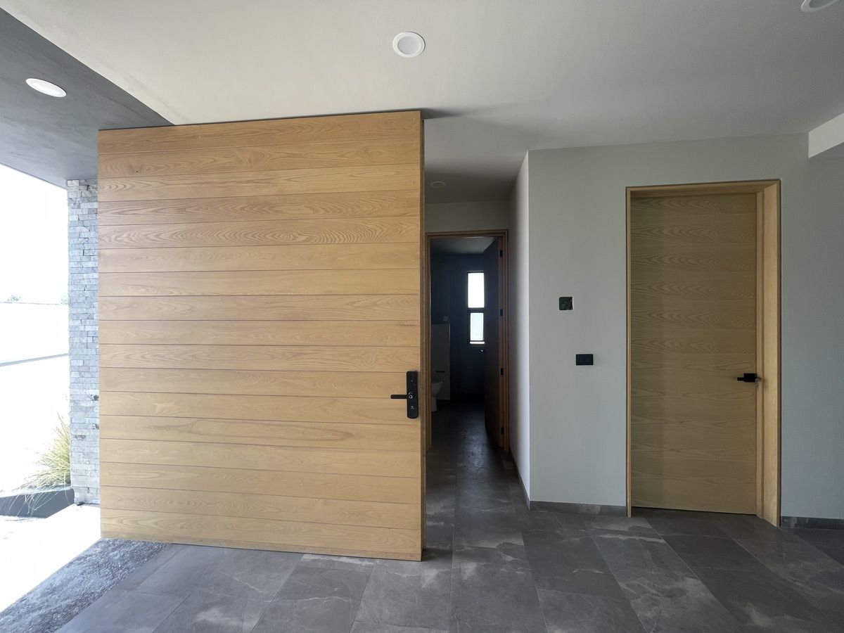 7 of 18: Puerta Principal -Chapa electrónica