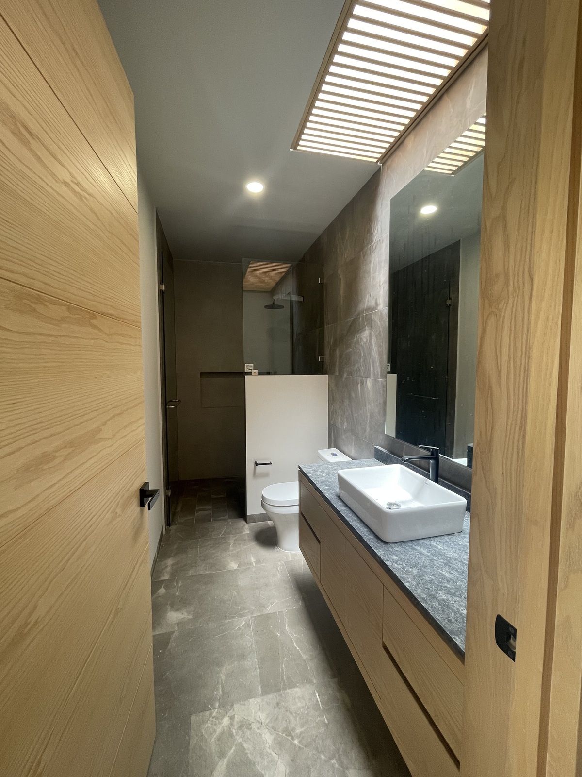 9 of 18: Baño completo arriba