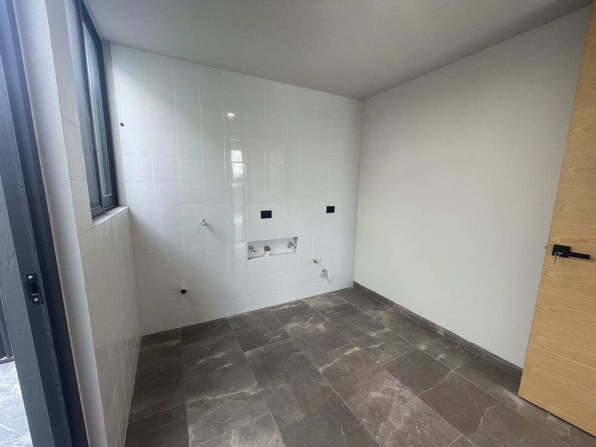 15 of 18: Cuarto de lavado