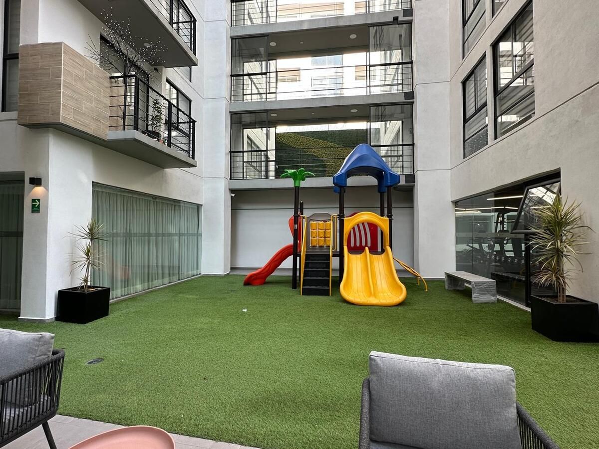 13 of 28: Juegos infantiles