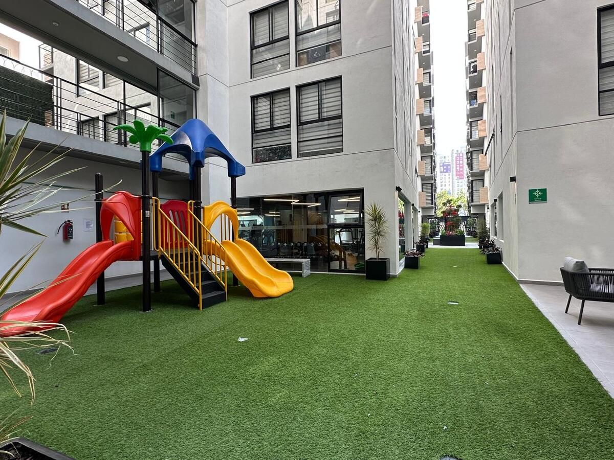 14 of 28: Juegos infantiles