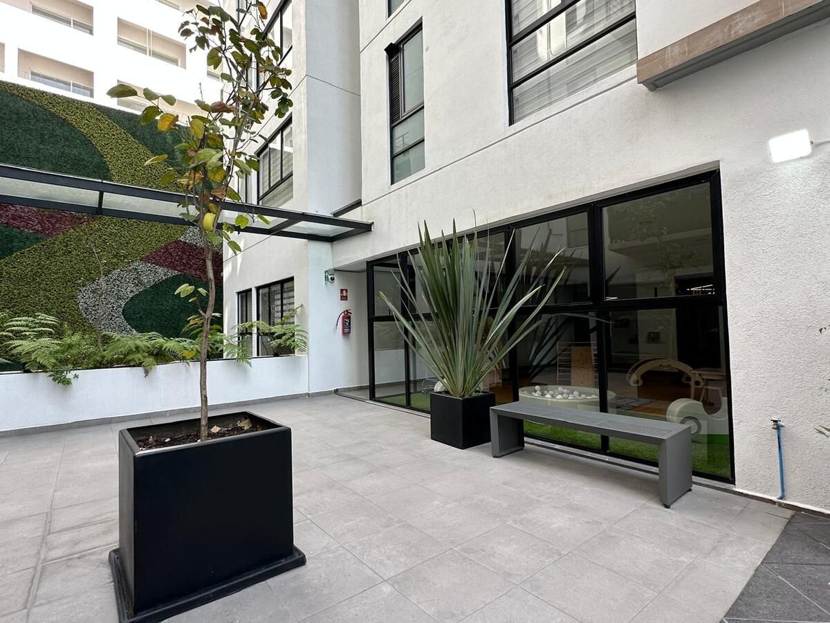 18 of 28: Amenidades Patio