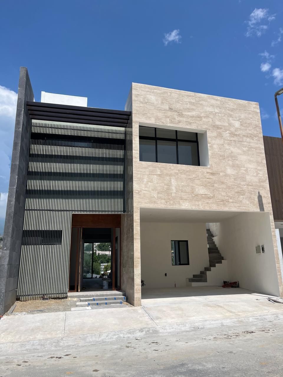 1 de 22: Fachada casa