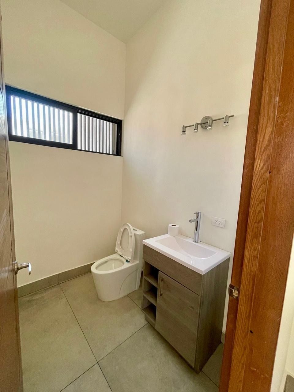 6 de 22: Baño visita