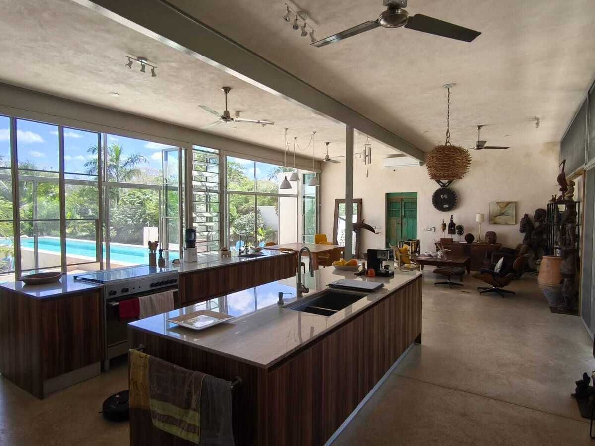 3 of 28: Cocina equipada