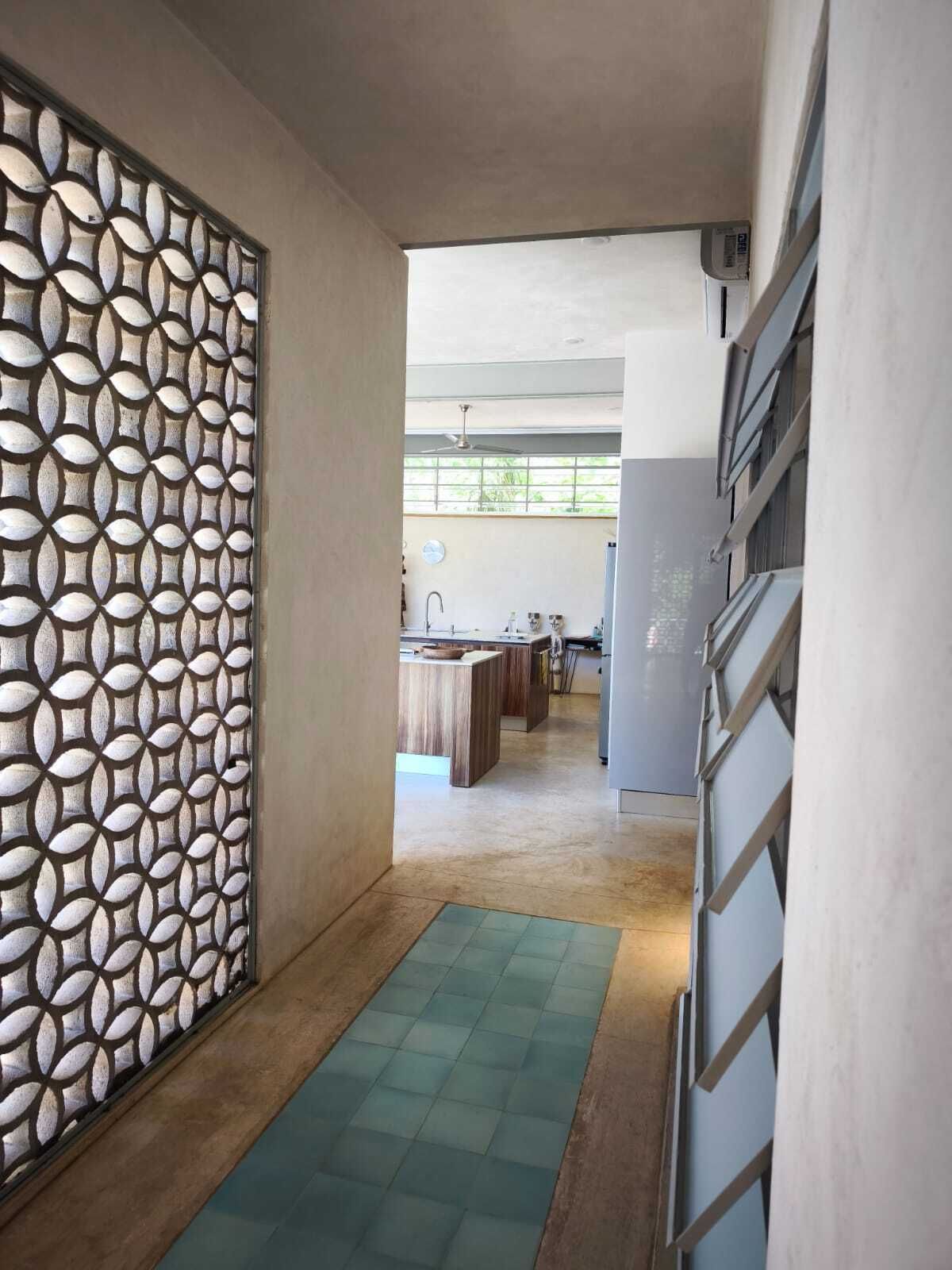 8 of 28: Pasillo de acceso a las habitaciones