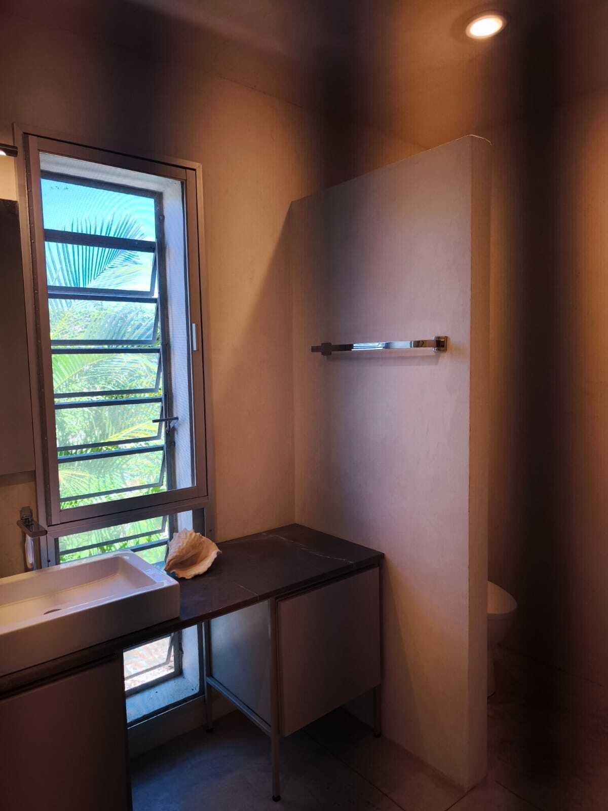 13 of 28: Baño