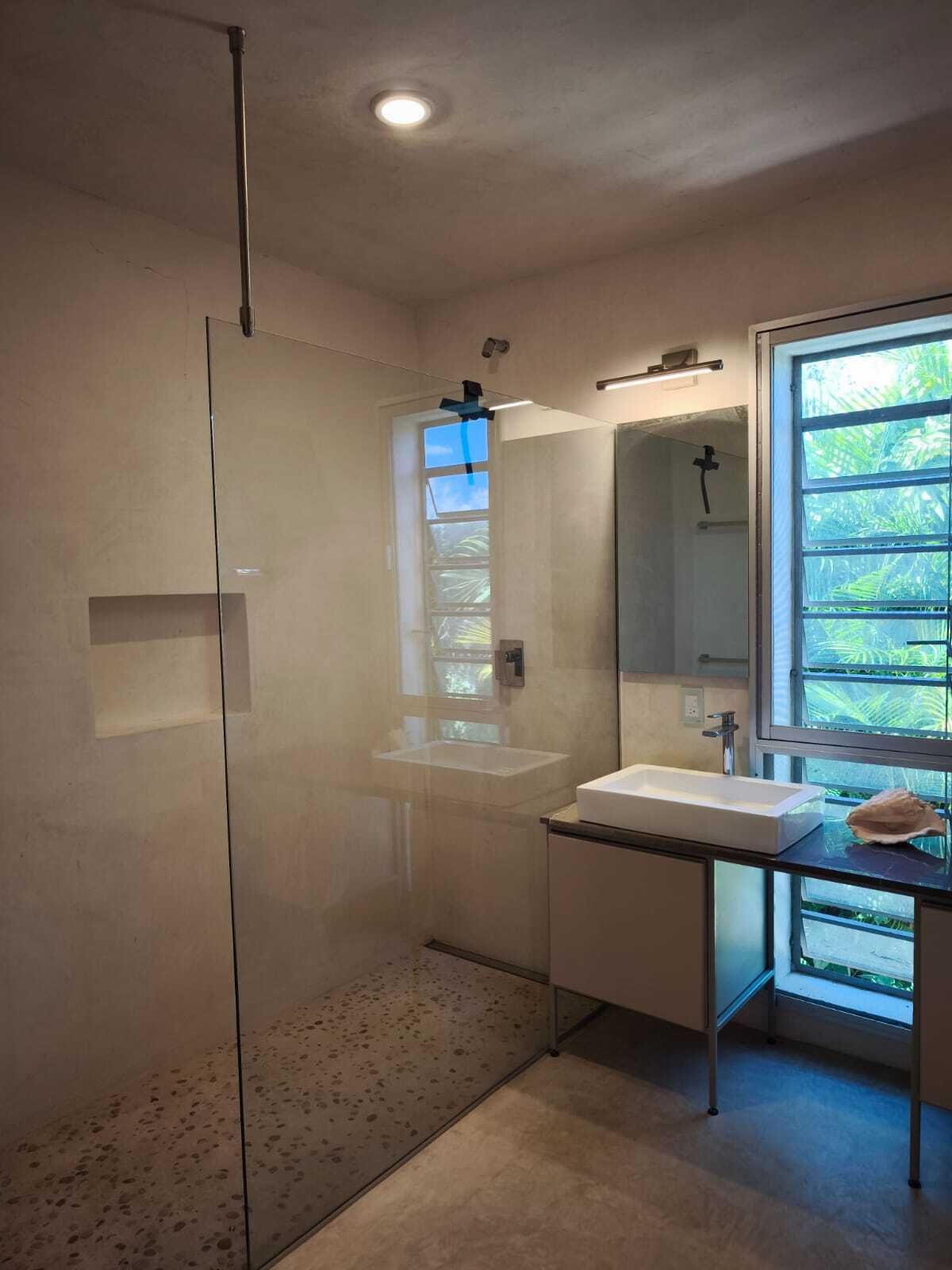 15 of 28: Baño 2