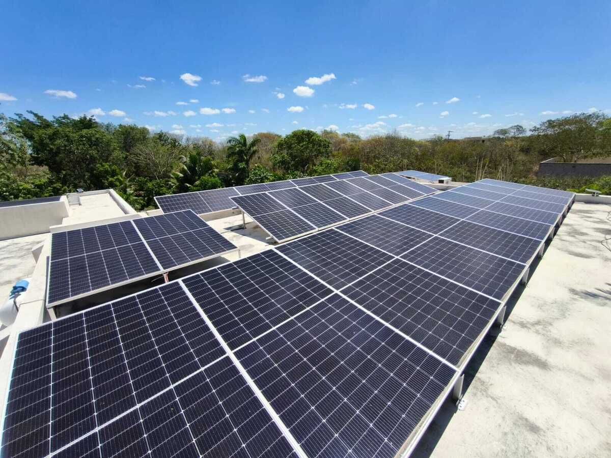18 of 28: 22 Paneles solares
