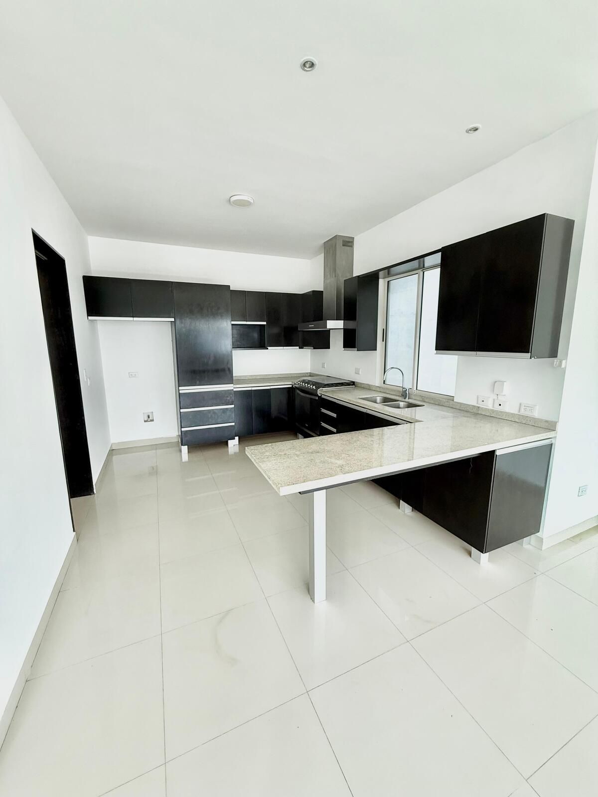 4 of 21: Cocina