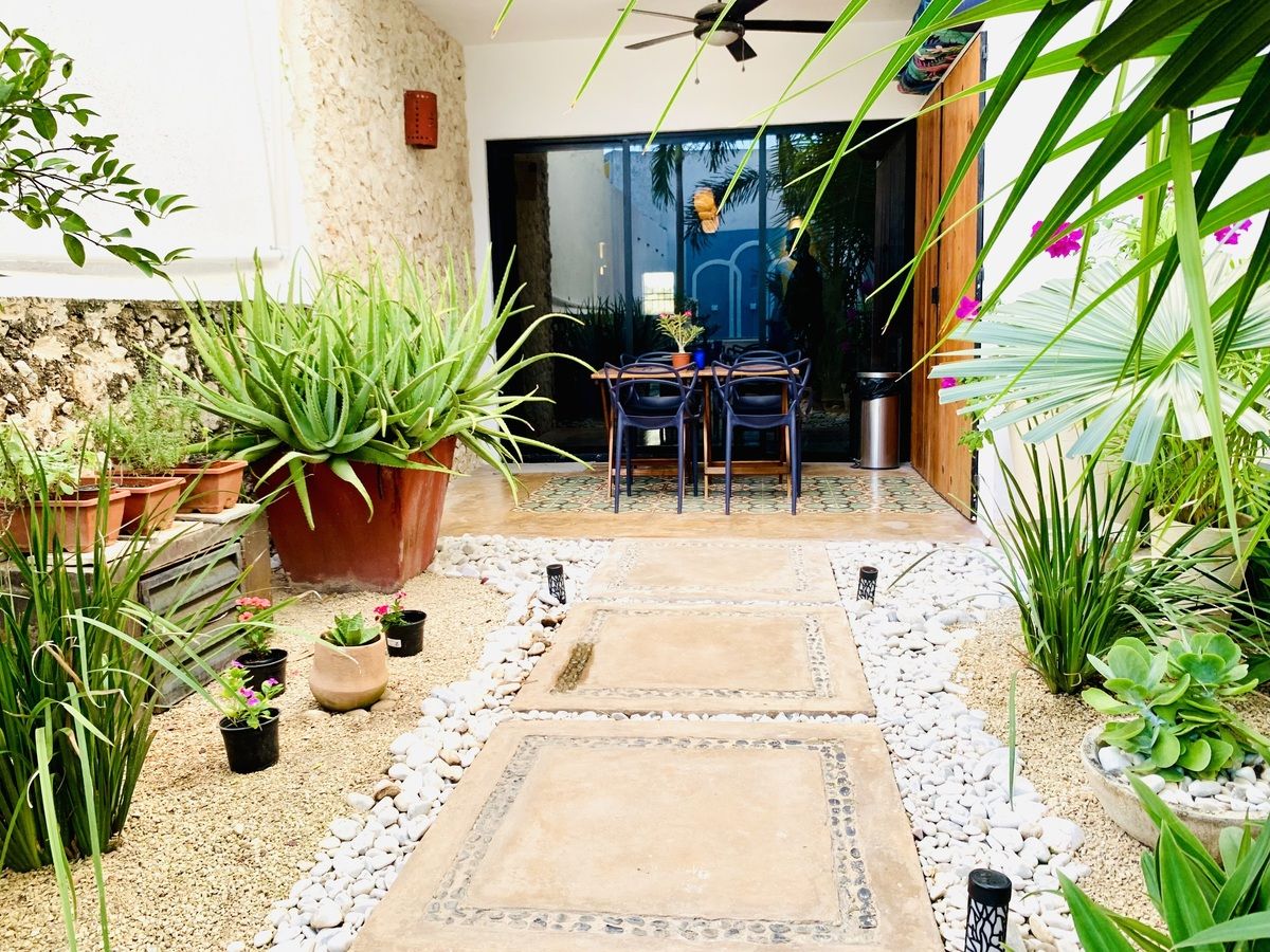 3 of 26: Jardin trasero