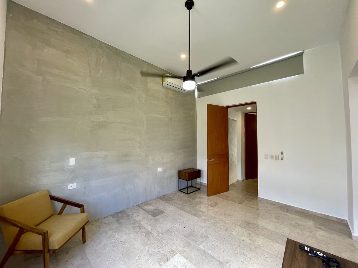 17 de 29: CUARTO PRINCIPAL CON VENTILADOR Y AA