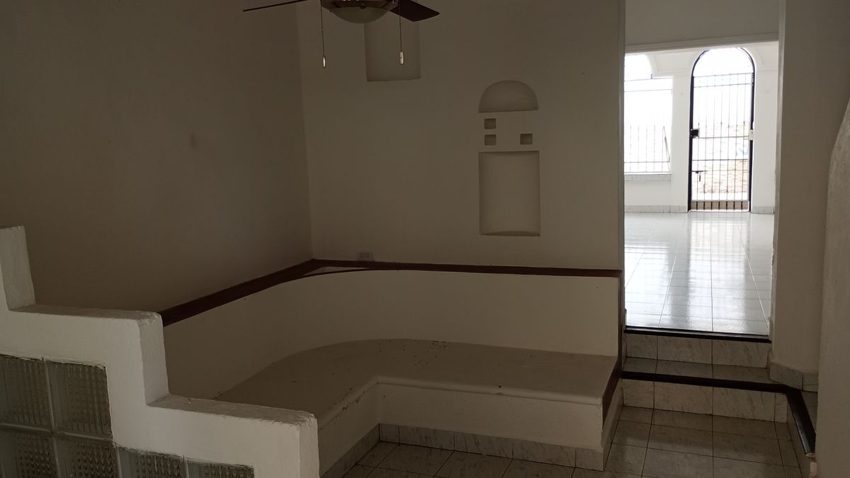 1 of 27: Sala