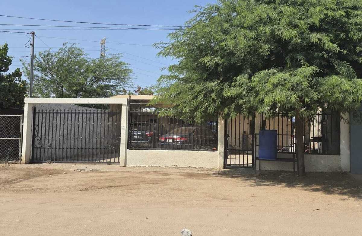 Casa en Venta   📍 Ubicación:  Av. Dominicana (26 y 27)