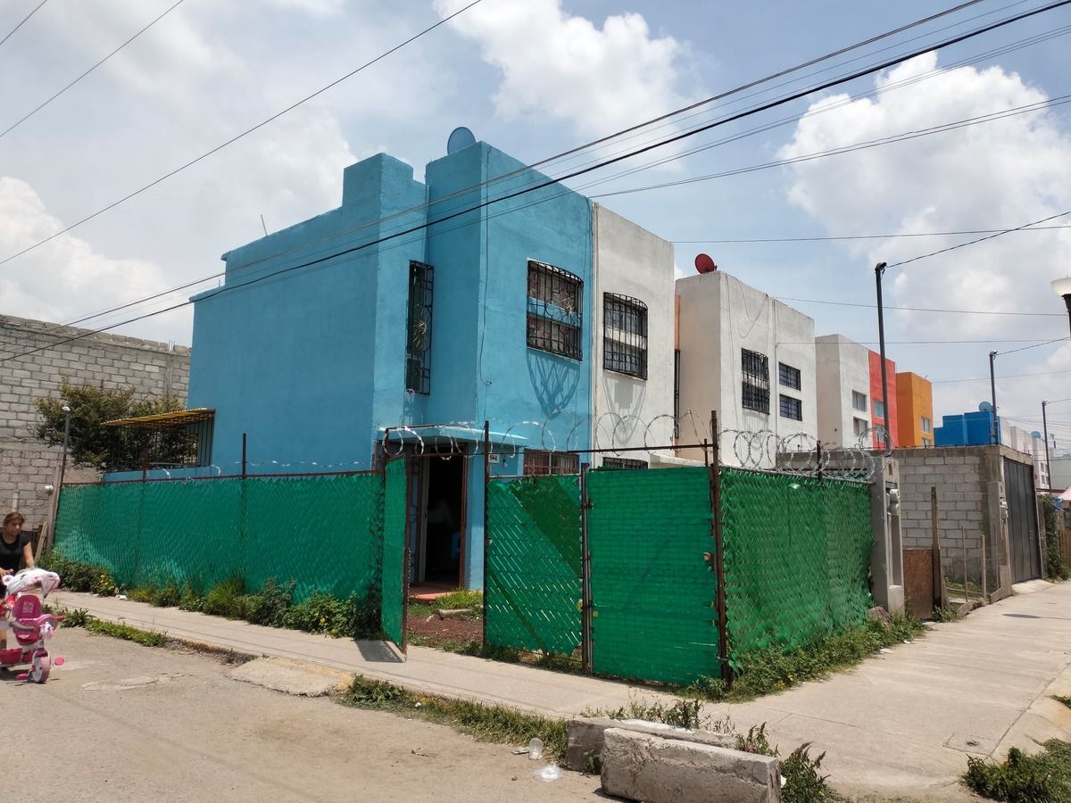 1 of 17: Casa en Esquina