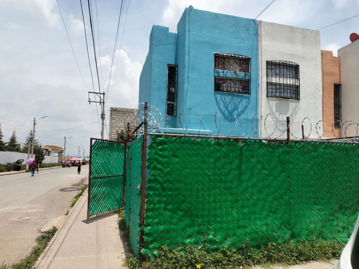2 of 17: Fachada