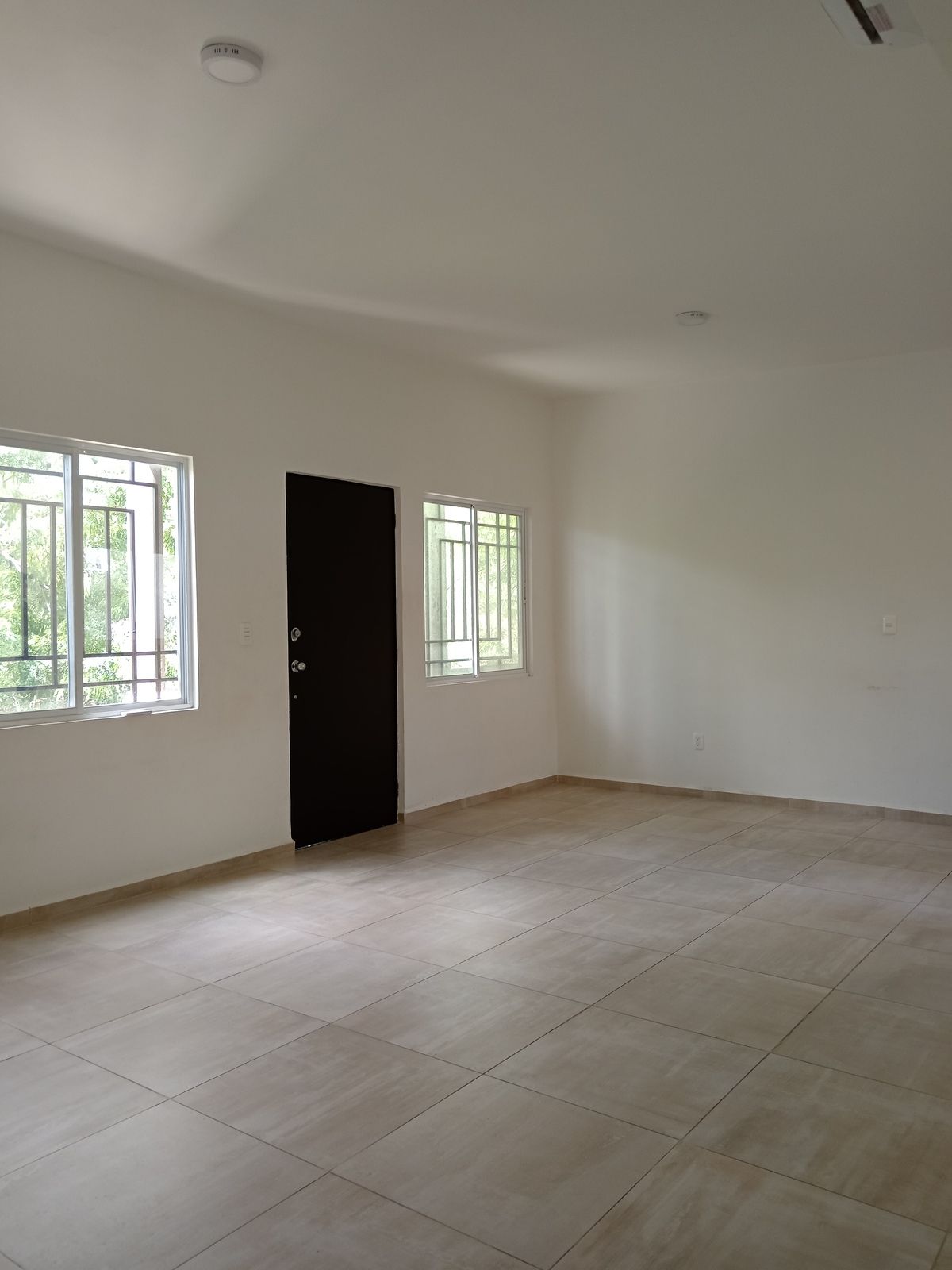 7 of 11: Sala