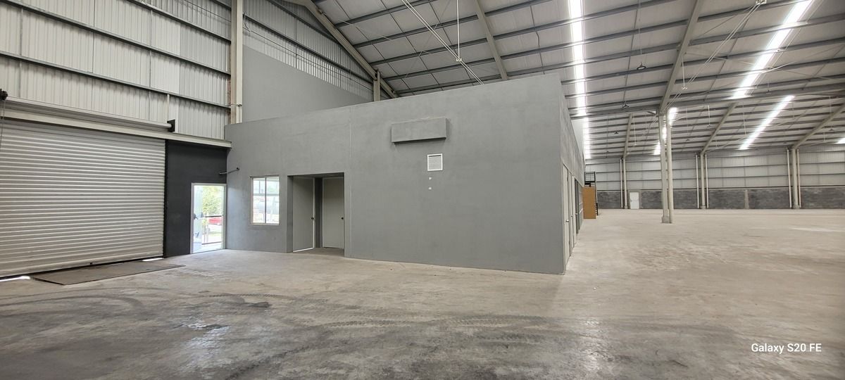 3 de 16: Oficina de Recibo y Comedor