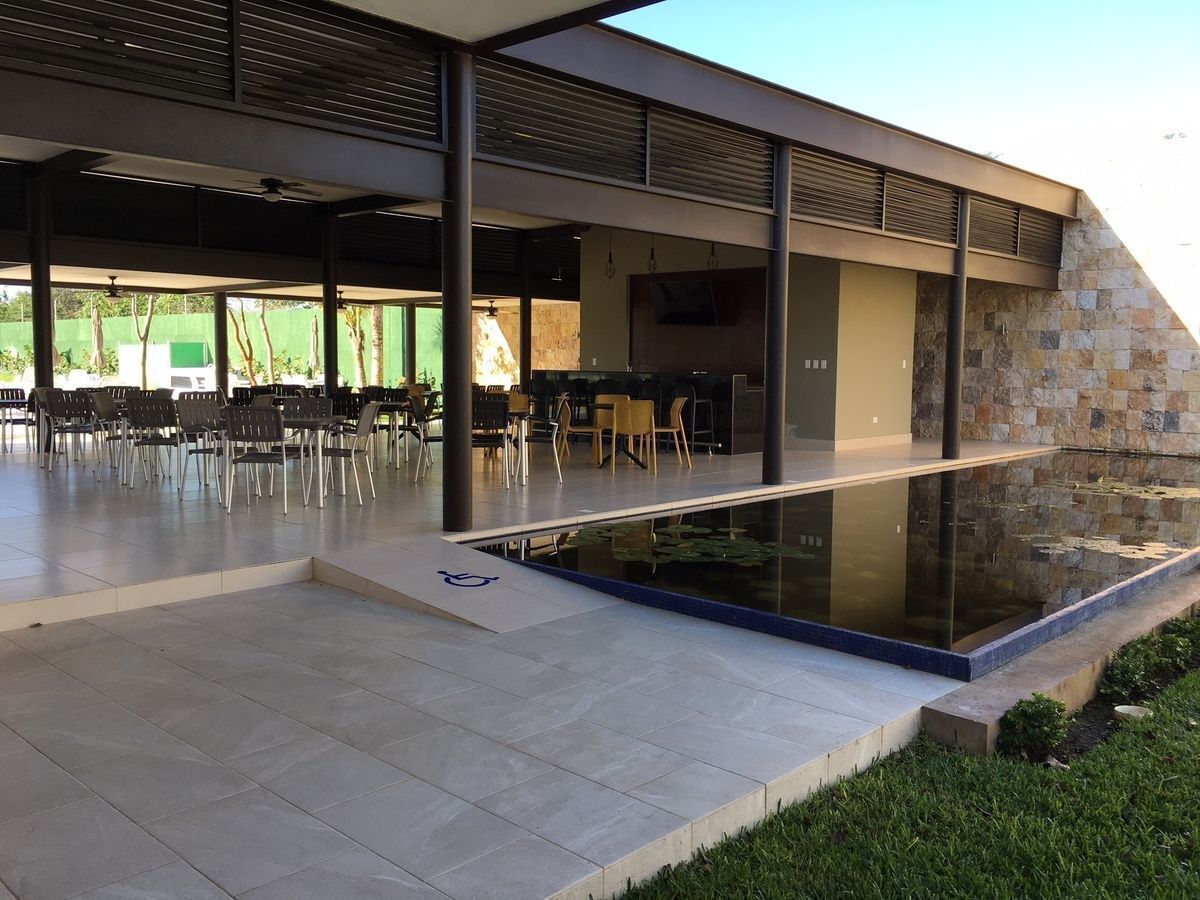 5 de 12: Terraza Social