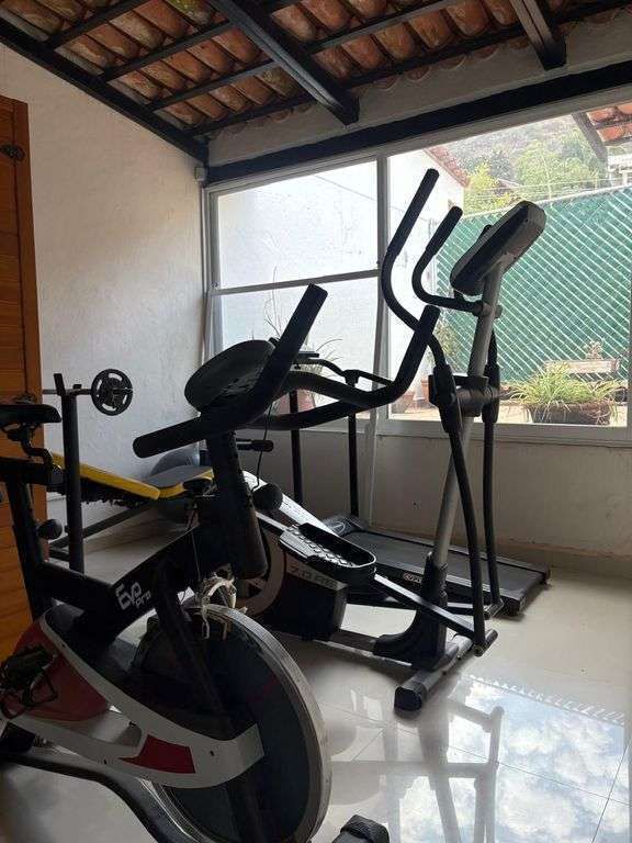 5 of 9: Gimnasio
