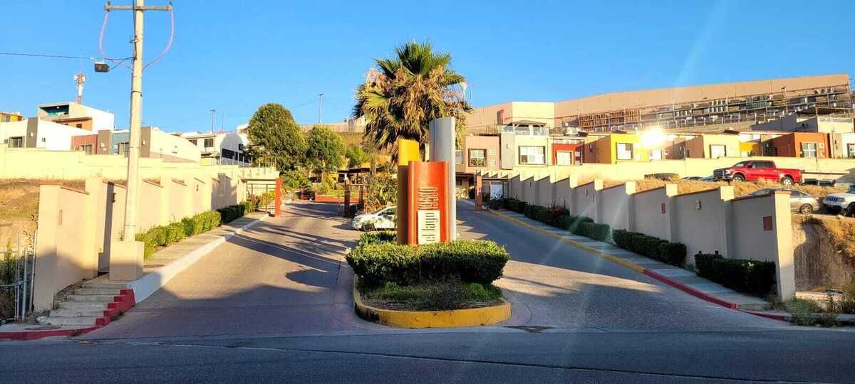 1 de 17: Acceso Controlado a Privada