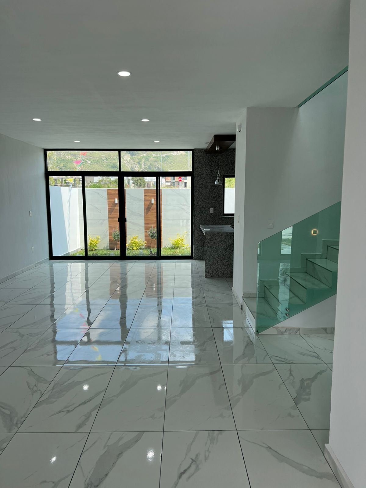 3 of 25: SALA