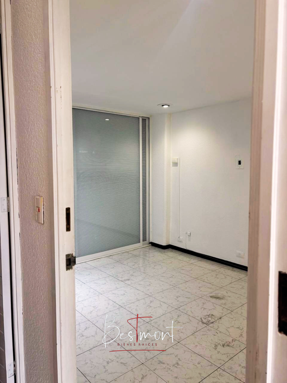 5 of 13: Privado 1