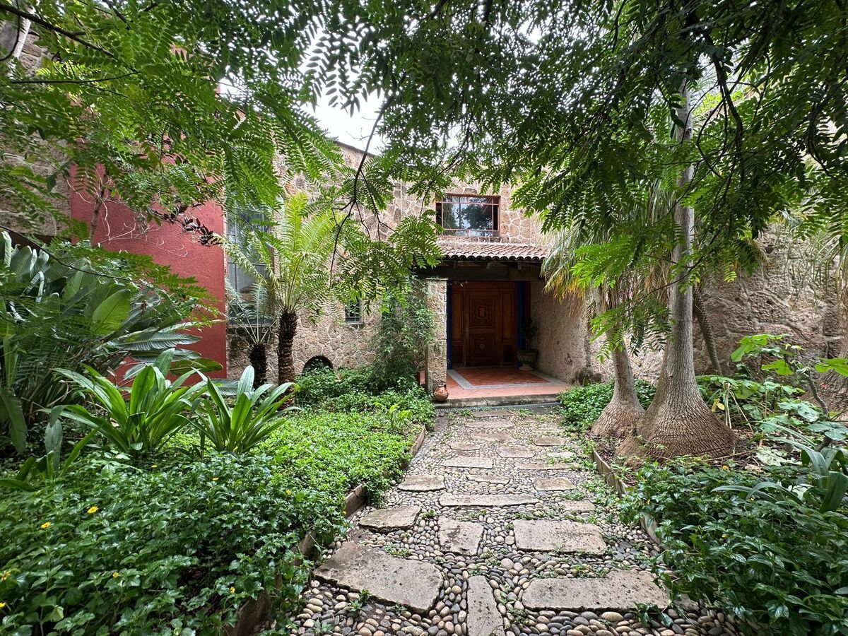 1 de 23: FACHADA