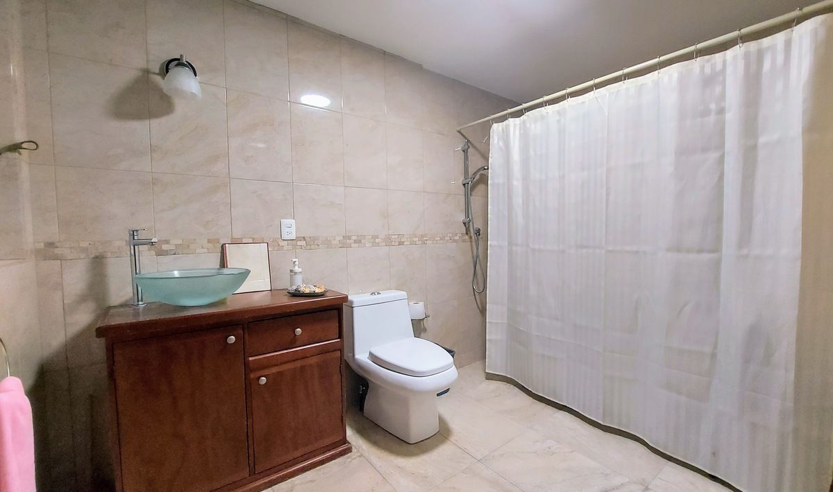 4 of 5: BAÑO