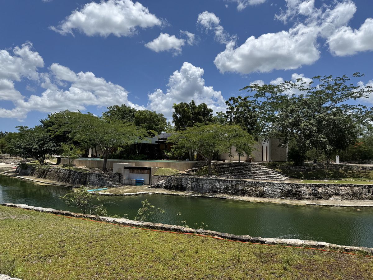 3 de 15: Lago con amenidades