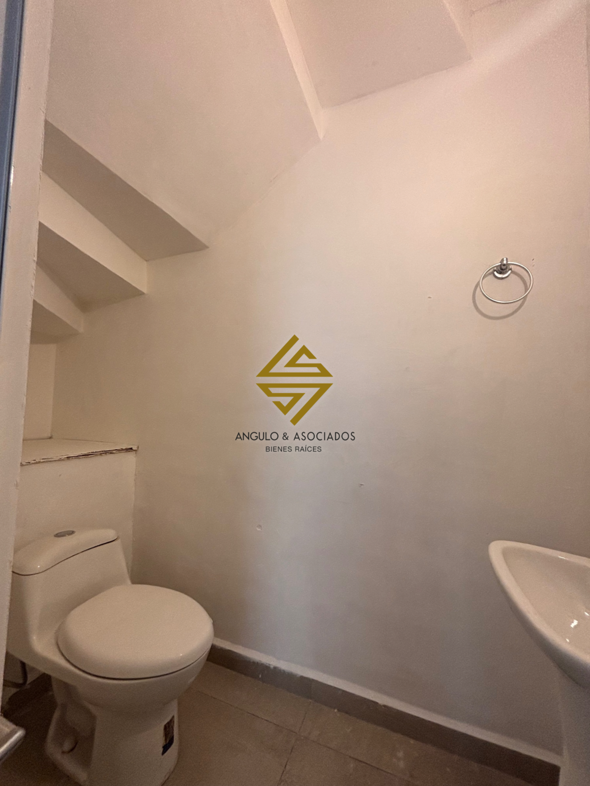 8 de 24: Baño para visitas