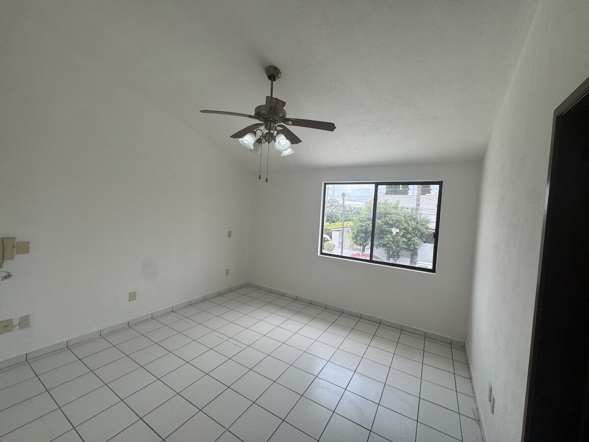 2 of 8: Casa en Venta en Lomas Altas Recamara